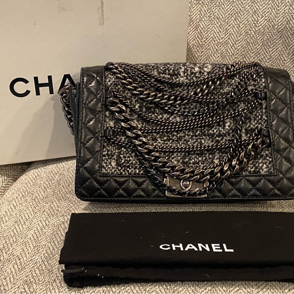 Chanel Enchanted Tweed Boy Bag - Picture 7 of 7